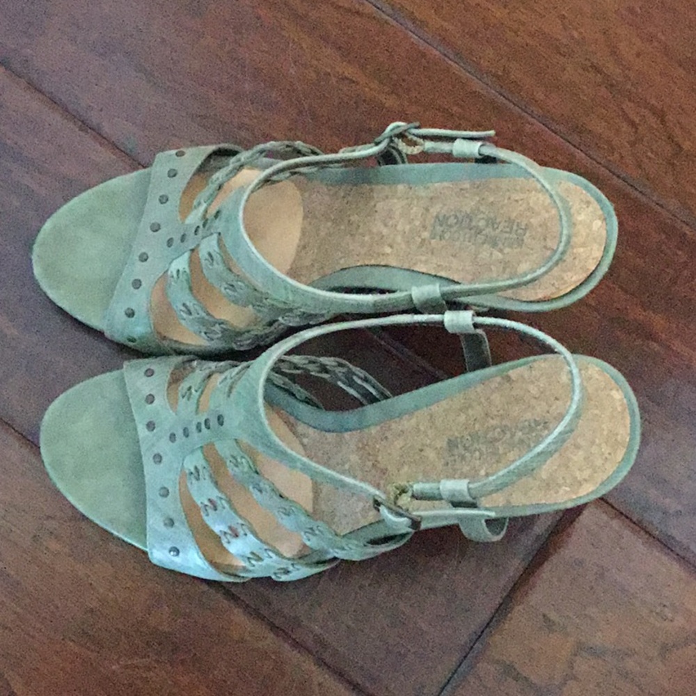 Kenneth Cole Reaction Green Sandals with Strappy Design